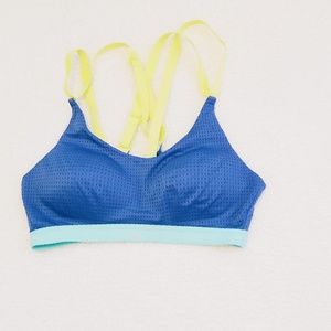Lightweight sport bras